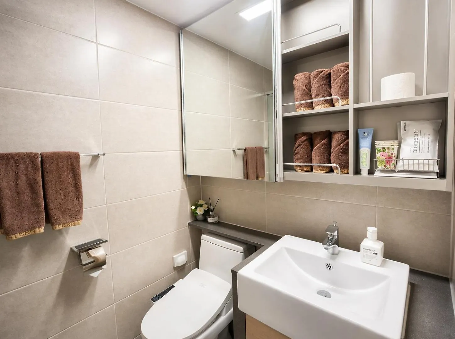 Apartment Value Stay Songdo 13층 공원뷰 루프탑 수영장 호텔침구 스마트tv 공항30분 Incheon